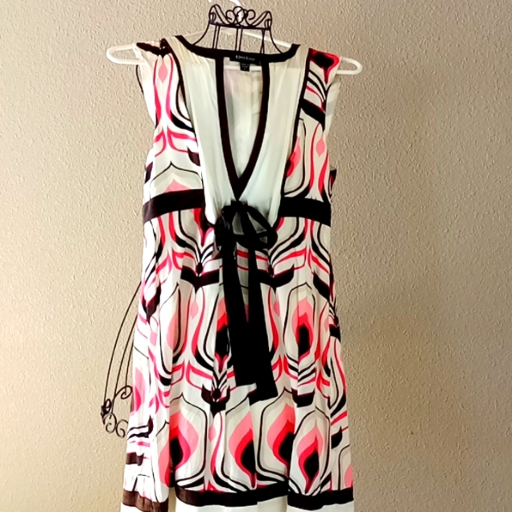 bebe cotton and silk, cute, v-neck summer dress.